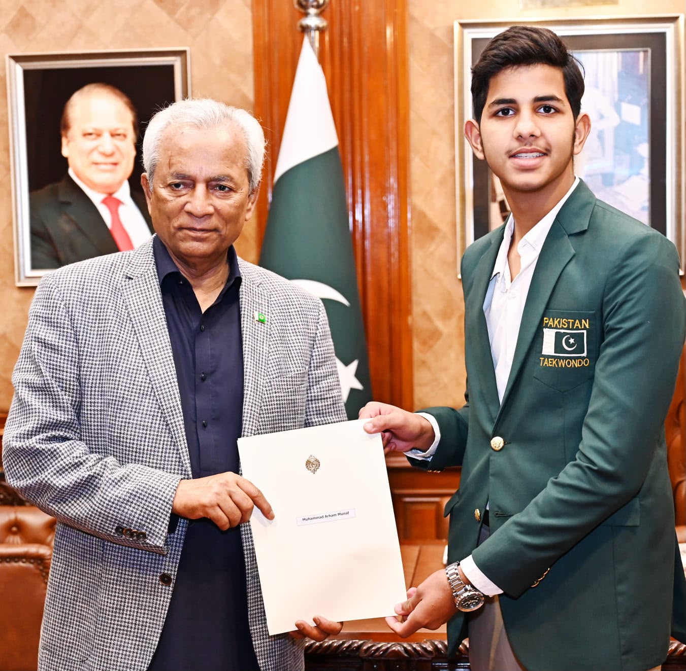 Arham Khan receiving commemorative certificate